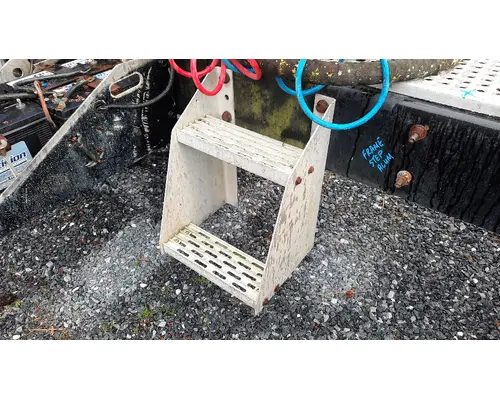 INTERNATIONAL 9200I FRAME STEP