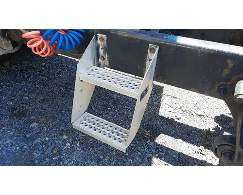 INTERNATIONAL 9200I FRAME STEP