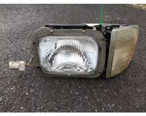 INTERNATIONAL 9200I HEADLAMP ASSEMBLY