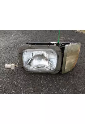 INTERNATIONAL 9200I HEADLAMP ASSEMBLY