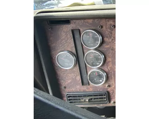 INTERNATIONAL 9200I Instrument Cluster