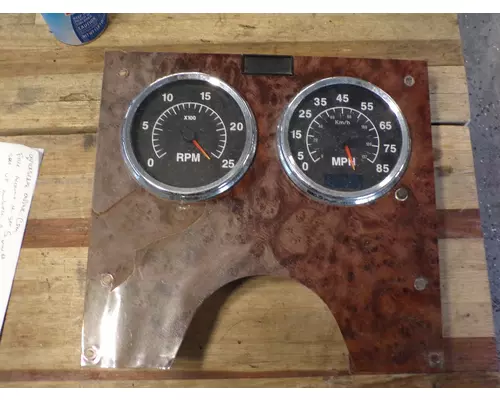 INTERNATIONAL 9200I Instrument Cluster