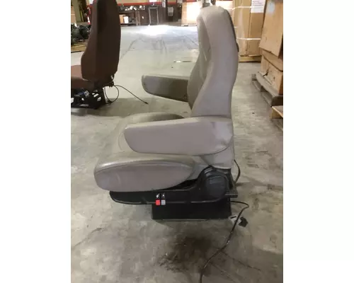 INTERNATIONAL 9200I SEAT, FRONT