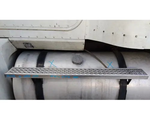 INTERNATIONAL 9200I TANK STEP