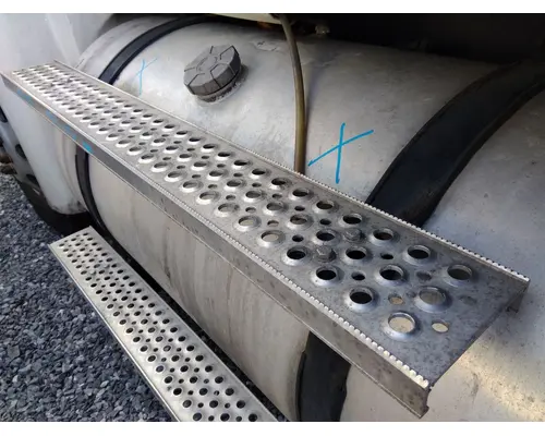 INTERNATIONAL 9200I TANK STEP