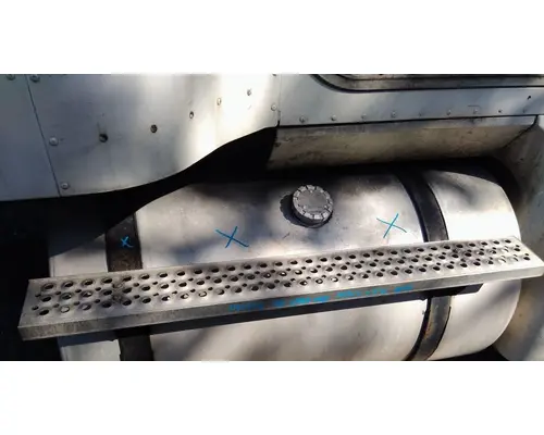INTERNATIONAL 9200I TANK STEP