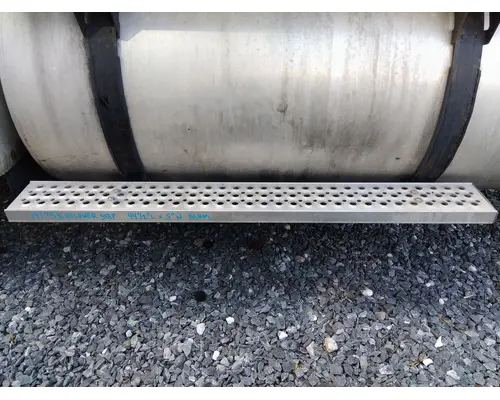 INTERNATIONAL 9200I TANK STEP