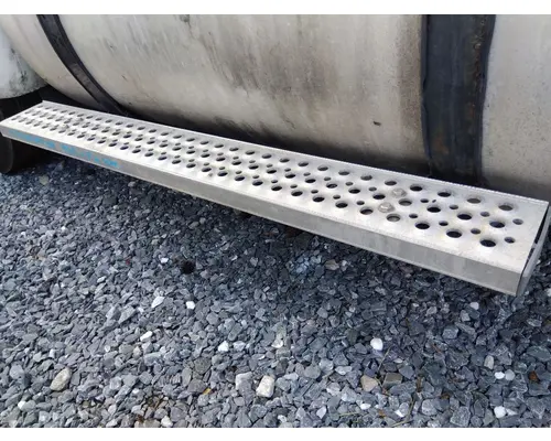 INTERNATIONAL 9200I TANK STEP