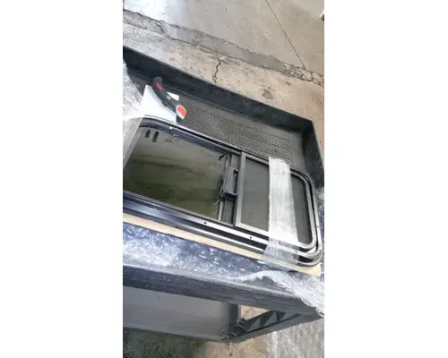 INTERNATIONAL 9200 Back Glass