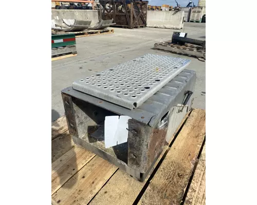 INTERNATIONAL 9200 Battery Box