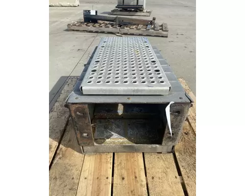 INTERNATIONAL 9200 Battery Box