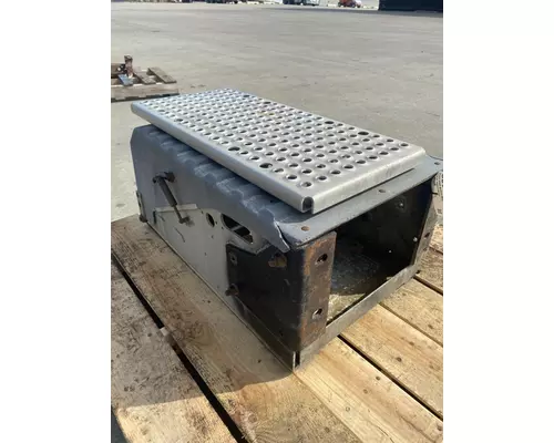 INTERNATIONAL 9200 Battery Box