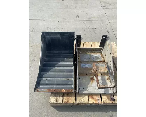 INTERNATIONAL 9200 Battery Box