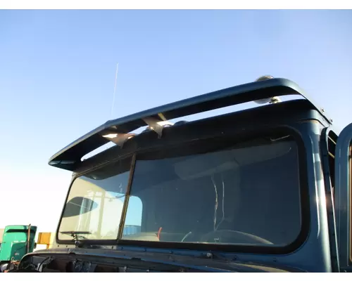 INTERNATIONAL 9200 CAB CLIP