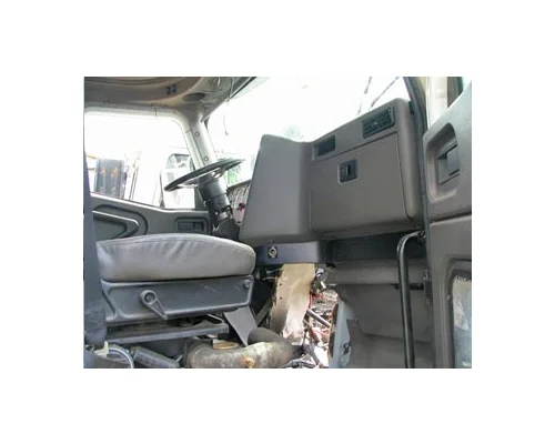 INTERNATIONAL 9200 Cab Clip