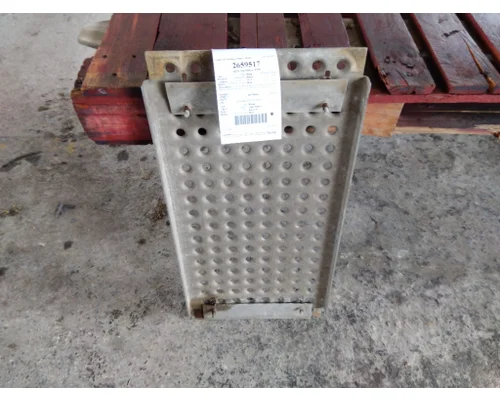 INTERNATIONAL 9200 DECK (CATWALK) STEP