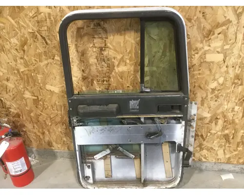 INTERNATIONAL 9200 DOOR-FRONT