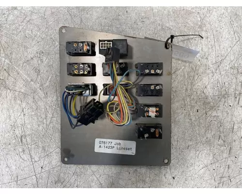 INTERNATIONAL 9200 Dash  Console Switch