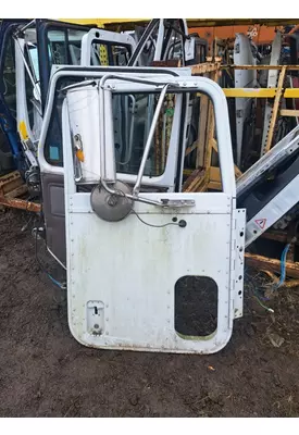 INTERNATIONAL 9200 Door Assembly, Front