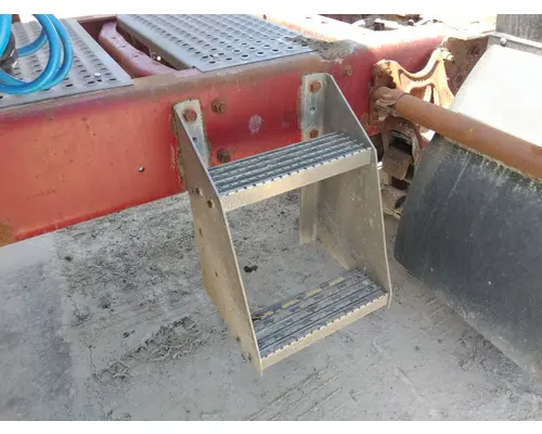 INTERNATIONAL 9200 FRAME STEP
