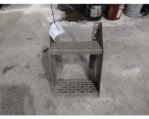 INTERNATIONAL 9200 FRAME STEP