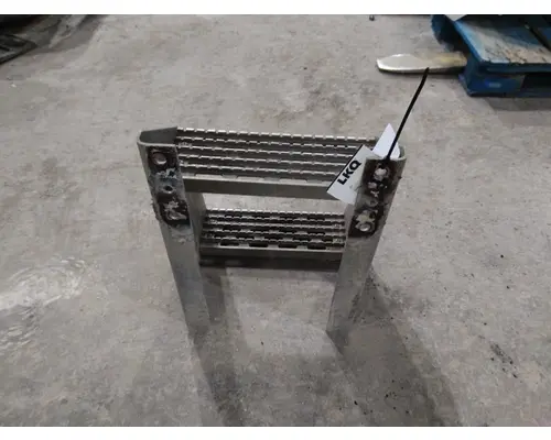 INTERNATIONAL 9200 FRAME STEP