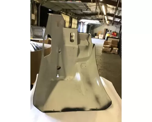 INTERNATIONAL 9200 Fender Extension