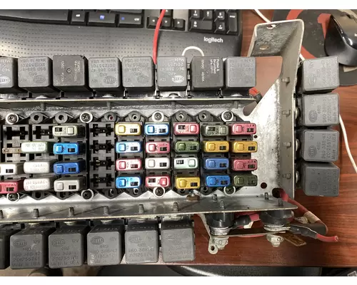 INTERNATIONAL 9200 Fuse Box
