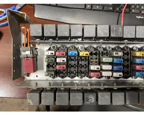 INTERNATIONAL 9200 Fuse Box