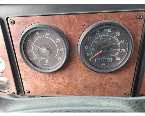 INTERNATIONAL 9200 GAUGE CLUSTER