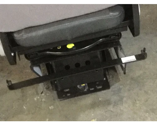 INTERNATIONAL 9200 Seat, Front