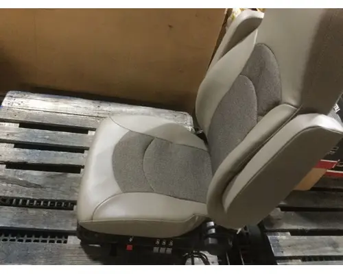 INTERNATIONAL 9200 Seat, Front
