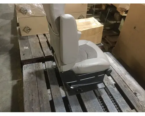INTERNATIONAL 9200 Seat, Front