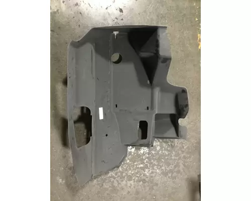 INTERNATIONAL 9200 Splash Shield