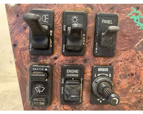 INTERNATIONAL 9200 Switch Panel