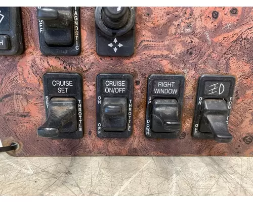 INTERNATIONAL 9200 Switch Panel