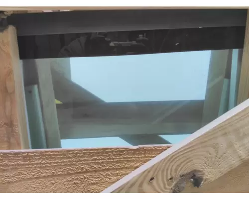 INTERNATIONAL 9200 Windshield Glass