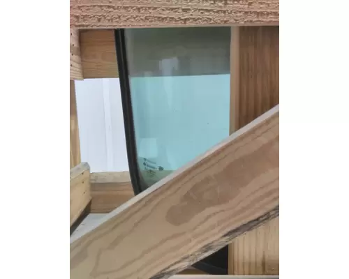 INTERNATIONAL 9200 Windshield Glass