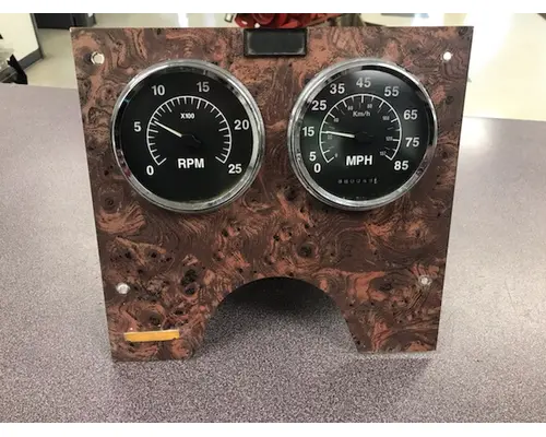 INTERNATIONAL 9200i Instrument Cluster