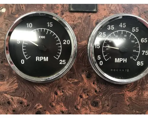 INTERNATIONAL 9200i Instrument Cluster