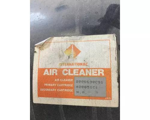 INTERNATIONAL 9300 AIR CLEANER