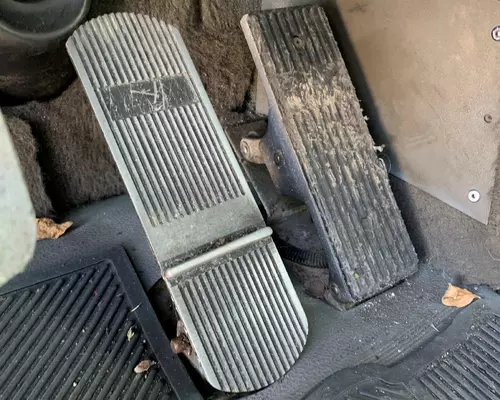 INTERNATIONAL 9300 Accelerator Pedal