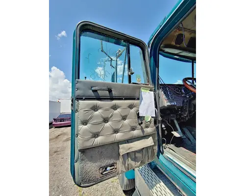 INTERNATIONAL 9300 Complete Vehicle