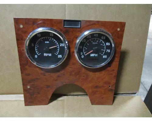 INTERNATIONAL 9300 GAUGE CLUSTER