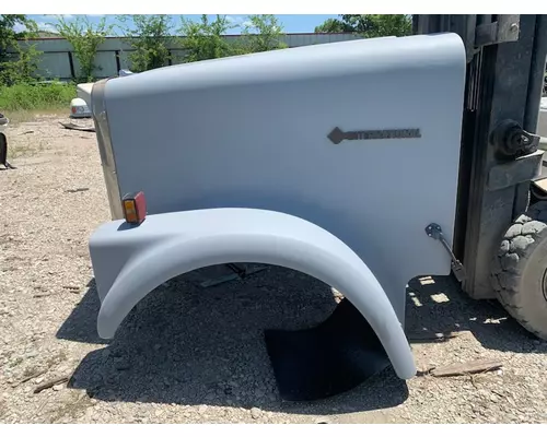 INTERNATIONAL 9300 Hood