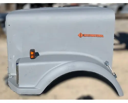 INTERNATIONAL 9300 Hood