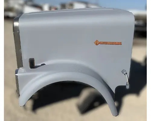 INTERNATIONAL 9300 Hood