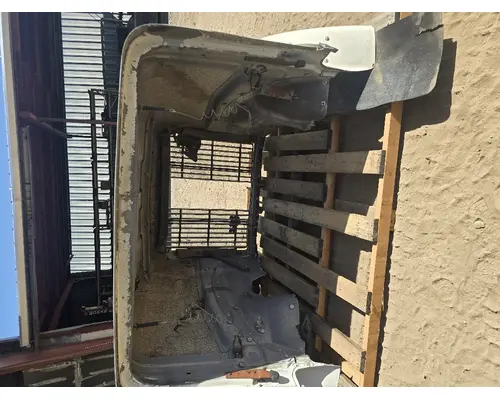 INTERNATIONAL 9300 Hood