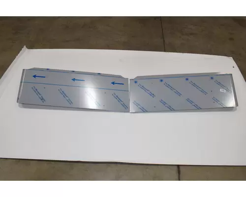 INTERNATIONAL 9300 Sun Visor (External)