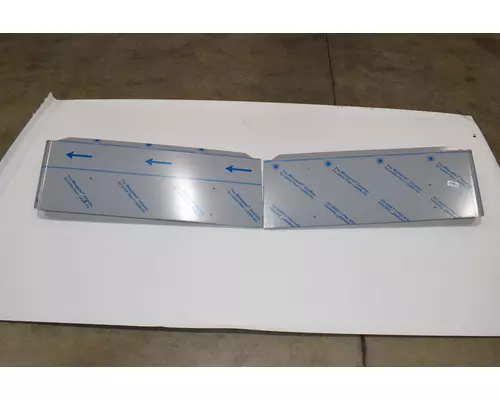 INTERNATIONAL 9300 Sun Visor (External)